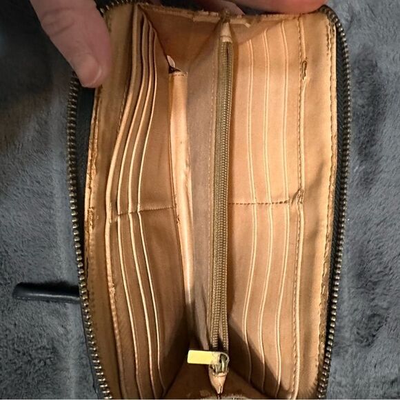 Fossil Black Leather zip around wallet - Picture 5 of 8